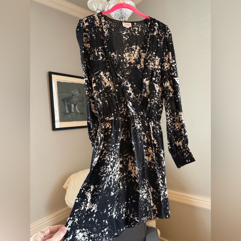 Parker Black and White 100% Silk Abstract Long Sleeve Dress